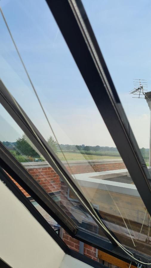 Narnia Villa Wem Exteriör bild